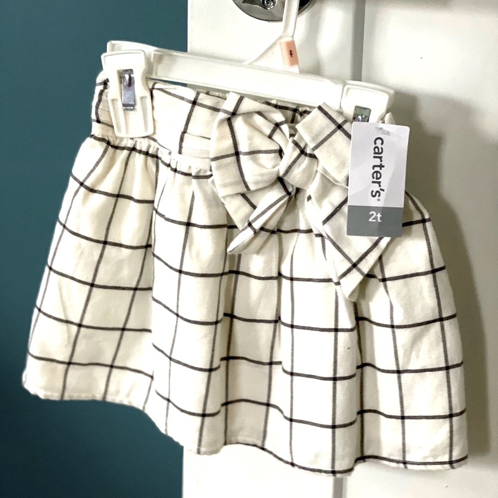 Black & White Carter’s 2T plaid skirt with front bow